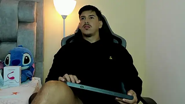 Snapshot of victor_vixen chatting on 10, 6, 2026 victor vixen online show from 10, 6, 2026