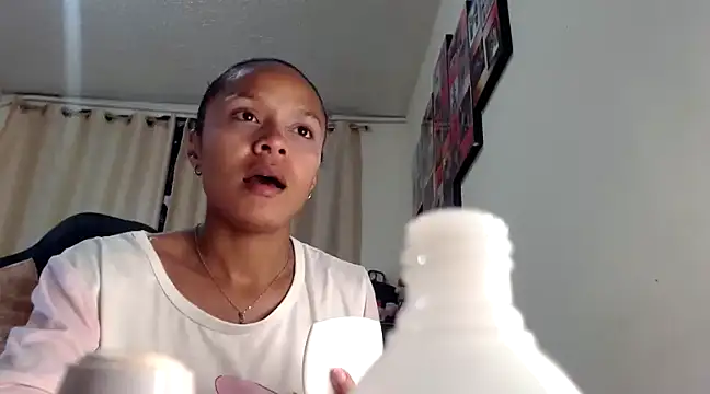 Snapshot of Samary_thomas chatting on 6, 3, 2025 Samary thomas online show from 6, 3, 2025