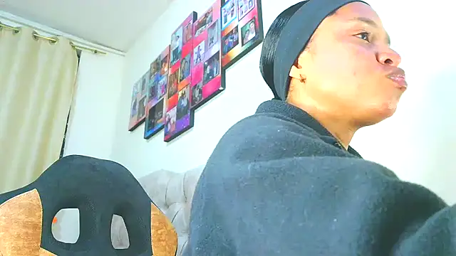 Snapshot of Samary_thomas chatting on 9, 10, 2025 Samary thomas online show from 9, 10, 2025