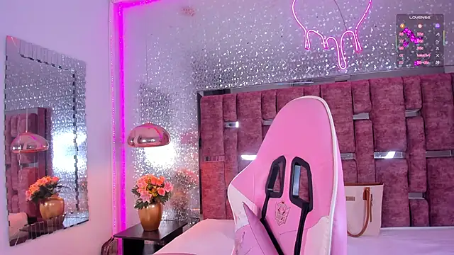 KylieVictoria online show from 5, 11, 2025