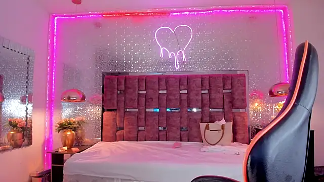 KylieVictoria online show from 3, 11, 2025