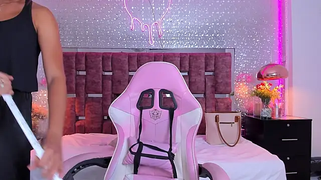 KylieVictoria online show from 9, 11, 2025