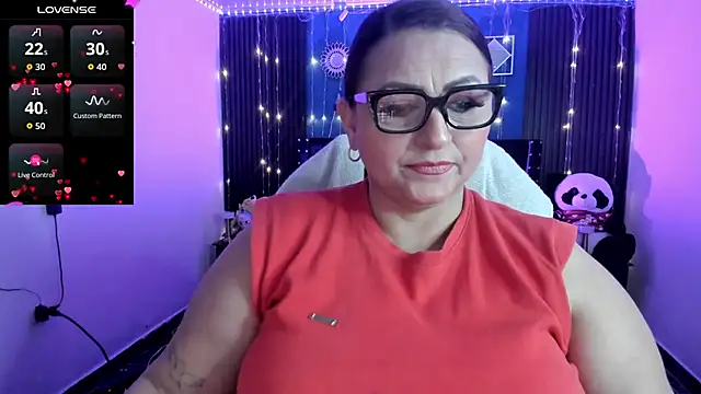 Snapshot of Ivonnee__ chatting on 2, 5, 2026 Ivonnee online show from 2, 5, 2026
