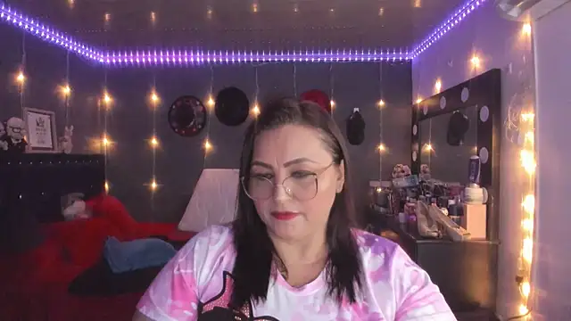 Ivonnee   online show from 7, 3, 2025