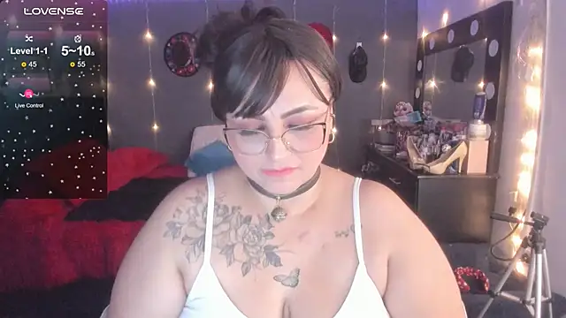 Ivonnee   online show from 12, 3, 2025