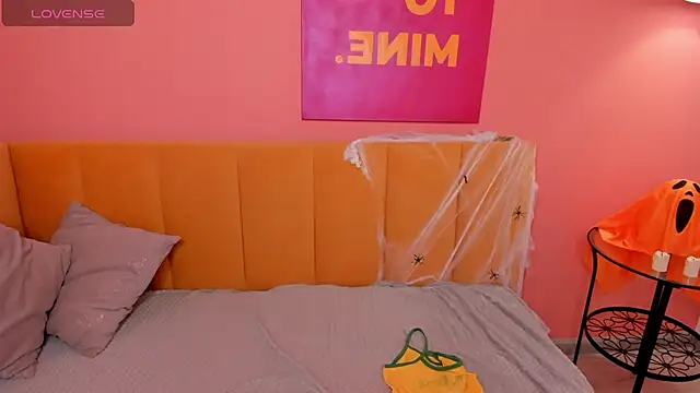 Snapshot of KetrinWhite chatting on 25, 10, 2025 KetrinWhite online show from 25, 10, 2025