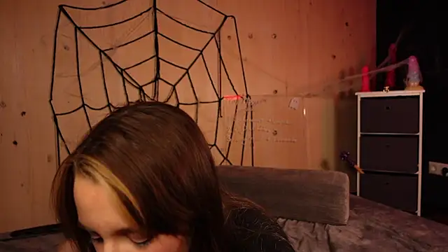 Izzy Inked online show from 26, 10, 2025