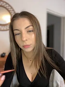 Mia Ethan online show from 2, 11, 2025