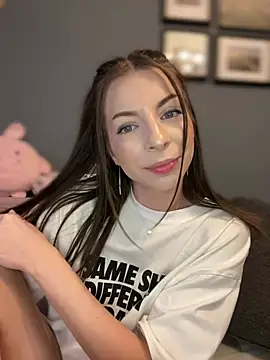 Mia Ethan online show from 27, 2, 2025