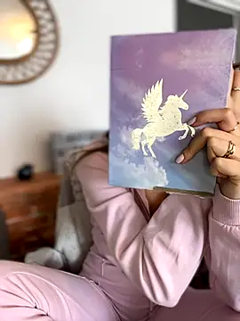 Mia Ethan online show from 23, 10, 2025