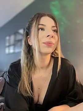 Mia Ethan online show from 27, 3, 2026