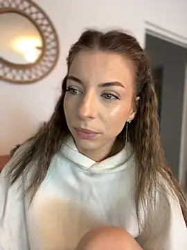 Mia Ethan online show from 5, 10, 2025