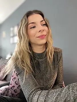 Mia Ethan online show from 13, 3, 2026