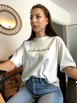 Mia Ethan online show from 13, 9, 2025