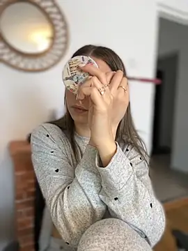 Mia Ethan online show from 21, 10, 2025