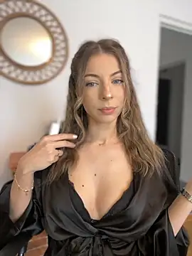 Mia Ethan online show from 21, 9, 2025