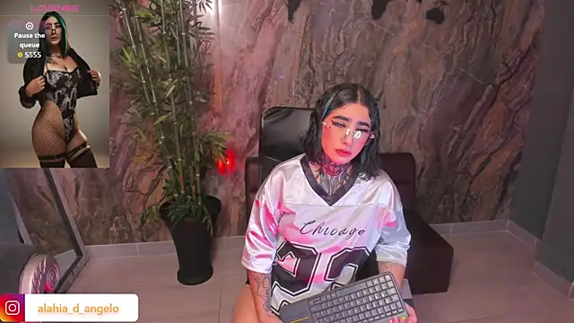 Alahia Dangelo online show from 25, 4, 2026