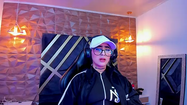 Alahia Dangelo online show from 3, 10, 2025