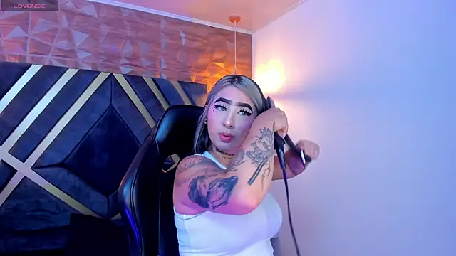 Alahia Dangelo online show from 10, 10, 2025