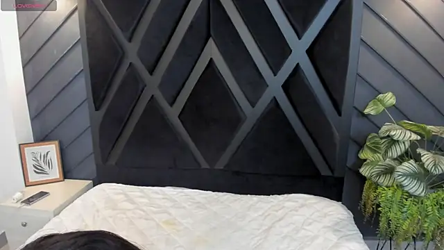 Alahia Dangelo online show from 16, 3, 2025