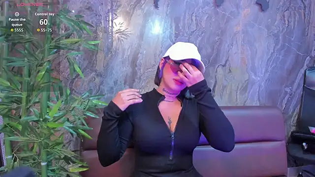 Alahia Dangelo online show from 17, 11, 2025