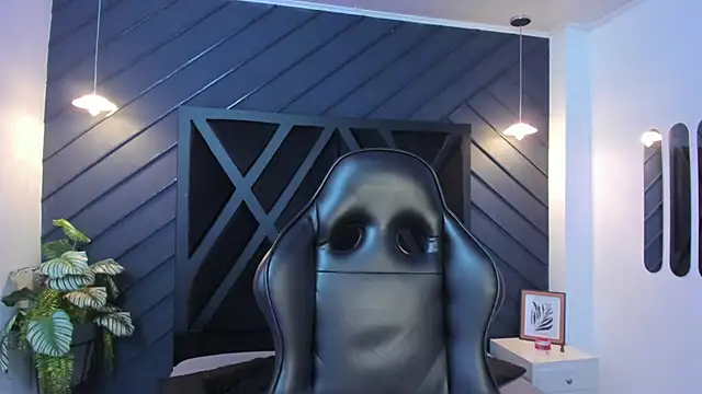 Alahia Dangelo online show from 18, 9, 2025