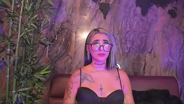 Alahia Dangelo online show from 16, 10, 2025