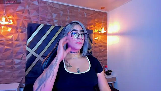 Alahia Dangelo online show from 1, 10, 2025