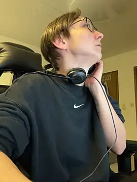 Tyra-Wild online show from 2, 1, 2025