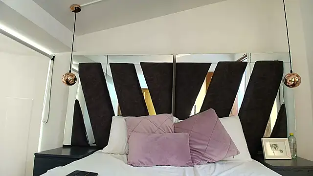 Snapshot of Milkdulce1 chatting on 16, 9, 2025 Milkdulce1 online show from 16, 9, 2025