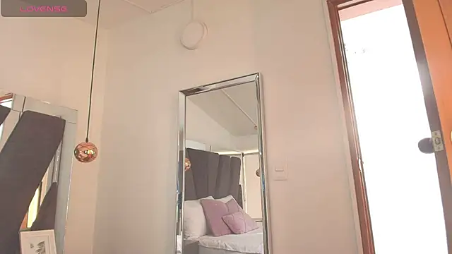 Snapshot of Milkdulce1 chatting on 21, 11, 2025 Milkdulce1 online show from 21, 11, 2025