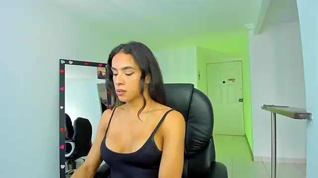 Aleja arango1 online show from 9, 2, 2026