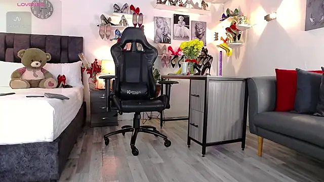 Snapshot of Carlajohnson chatting on 17, 10, 2025 Carlajohnson online show from 17, 10, 2025