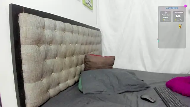 emi henao online show from 11, 11, 2025