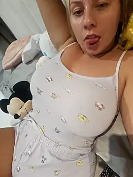 Snapshot of Sparkle2206 chatting on 8, 10, 2025 Sparkle2206 online show from 8, 10, 2025