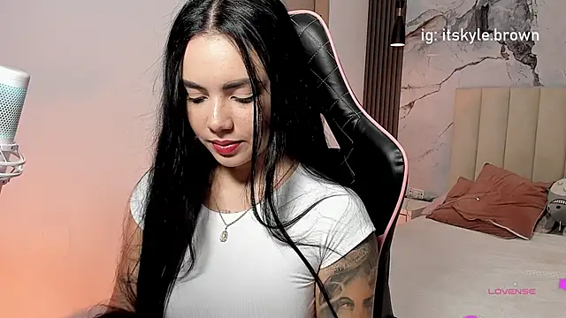 Pink Jazmin online show from 7, 1, 2026