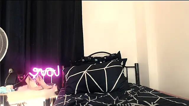 Snapshot of Nathalie_Heartxoxo69 chatting on 27, 2, 2026 Nathalie Heartxoxo69 online show from 27, 2, 2026