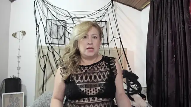 Snapshot of MonyCassius chatting on 15, 10, 2025 MonyCassius online show from 15, 10, 2025