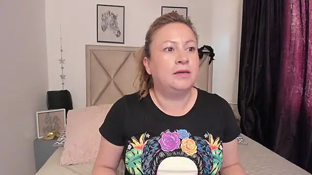 Snapshot of MonyCassius chatting on 8, 11, 2025 MonyCassius online show from 8, 11, 2025