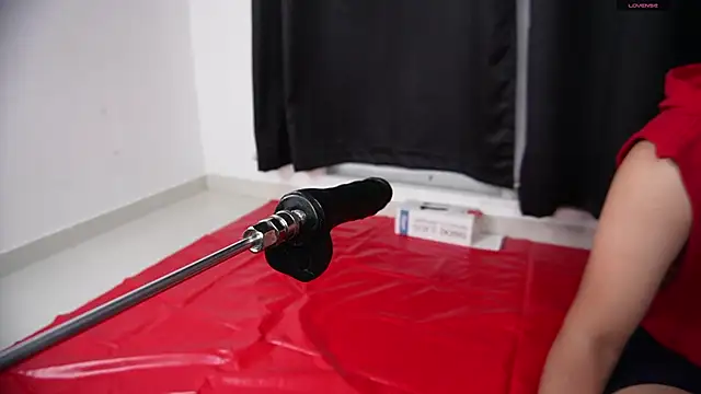 Raven Whisper online show from 5, 10, 2025