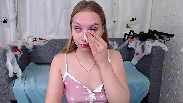 bellaa love  online show from 29, 10, 2025