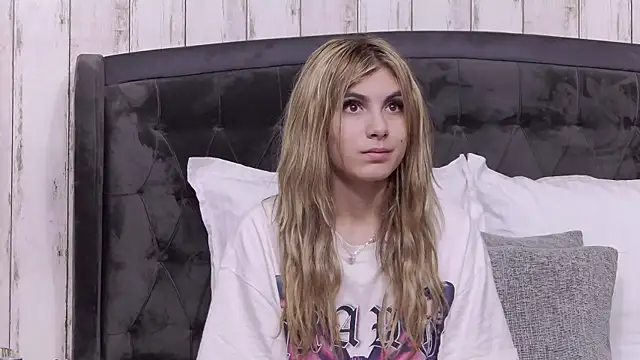 AnisiaConnor online show from 15, 9, 2025