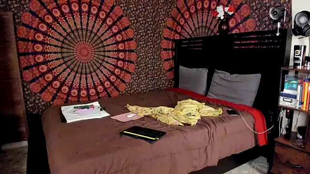 NinaRiveraXO online show from 7, 12, 2024