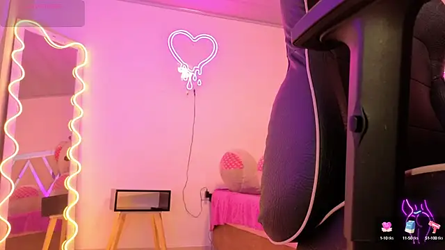 Laylafoxy tay online show from 8, 10, 2025