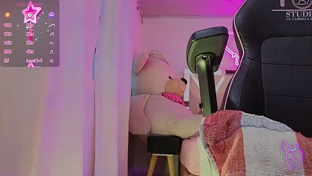 Laylafoxy tay online show from 4, 2, 2026