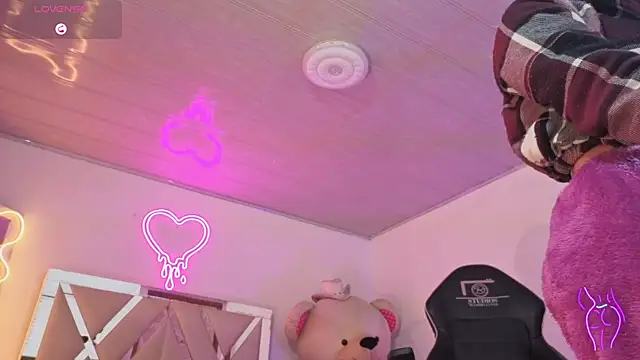 Laylafoxy tay online show from 9, 11, 2025