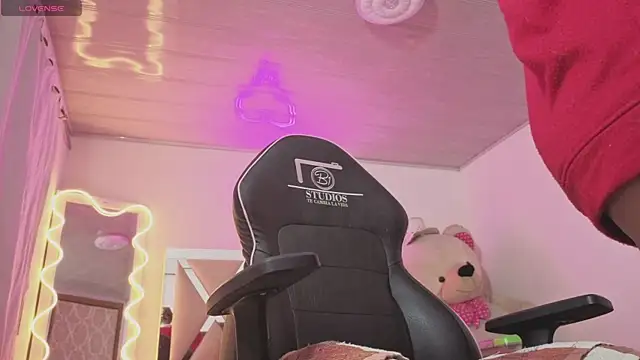 Laylafoxy tay online show from 3, 12, 2025