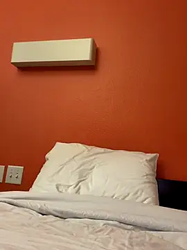 Snapshot of WhiteChocolateSwirlz chatting on 23, 12, 2025 WhiteChocolateSwirlz online show from 23, 12, 2025