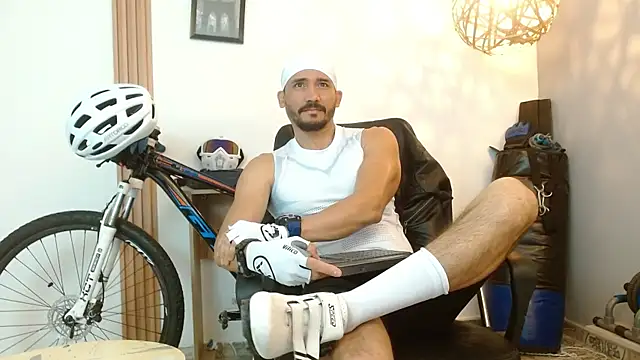 Reiko 85  online show from 18, 9, 2025