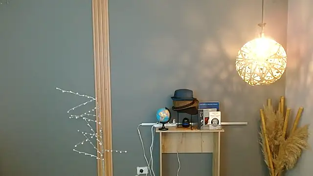 Reiko 85  online show from 13, 2, 2026